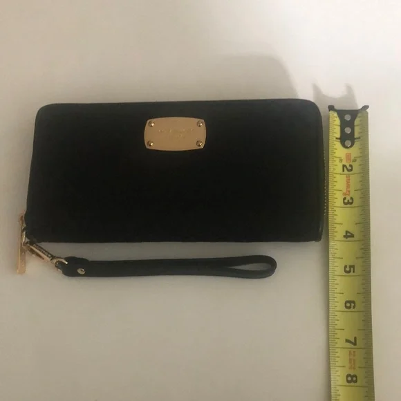 Michael Kors Wallet Black L Jet Set Traveler Logo Continental Wristlet Gold Deta - Picture 4 of 13